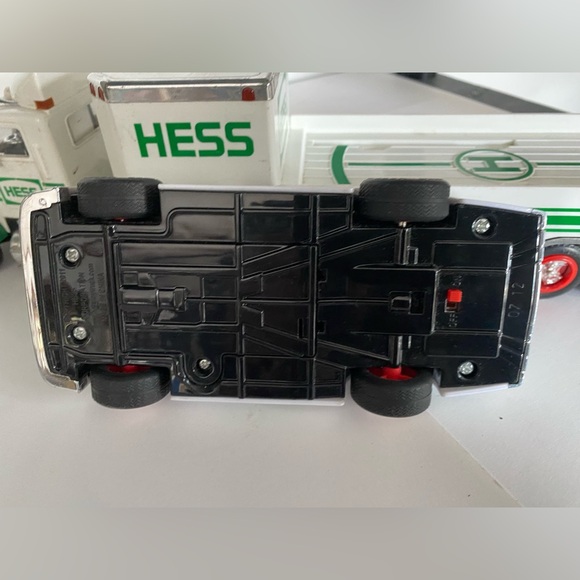1995 HESS TRANSPORTER & RACE CAR - Picture 6 of 7
